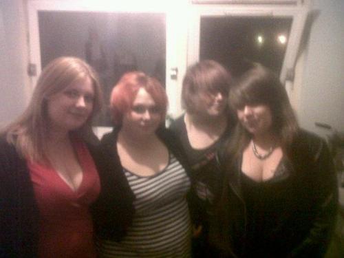 <img500*375:stuff/Lady_in_Red_and_her_friends_%3aD.jpg>