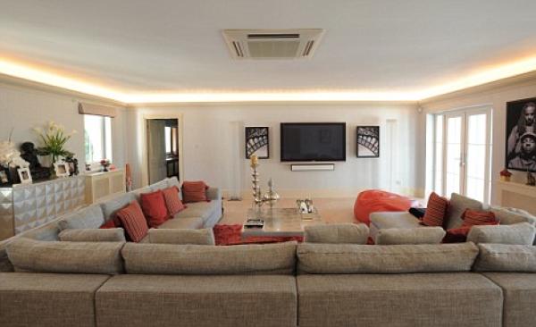 <img600*0:stuff/shilpa-house-living-room.jpg>