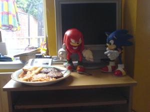 <img300*0:stuff/z/36198/Sonic,%2520Knucles%2520and%2520me%2520%253A%252f/i1214502824_3.jpg>